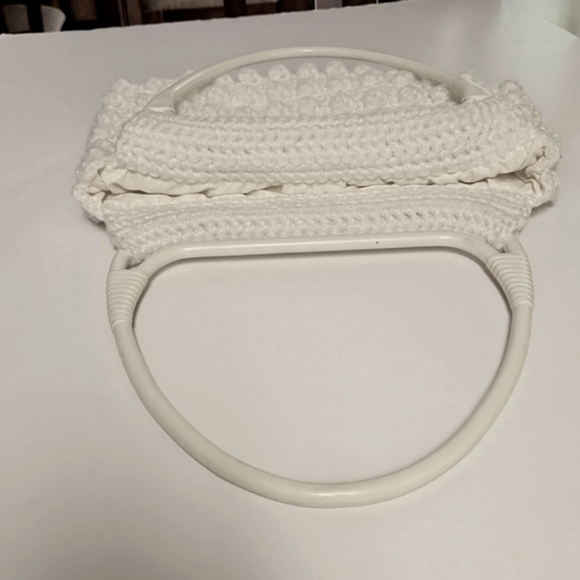 Beautiful crocheted white lined purse - new - Picture 2 of 6